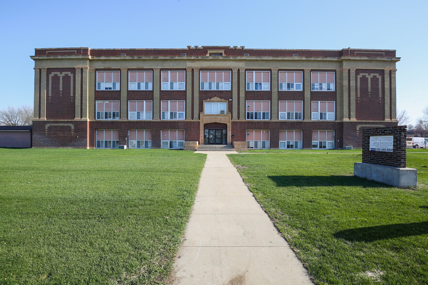 106 E Luverne St, Luverne, MN for sale - Primary Photo - Image 1 of 1