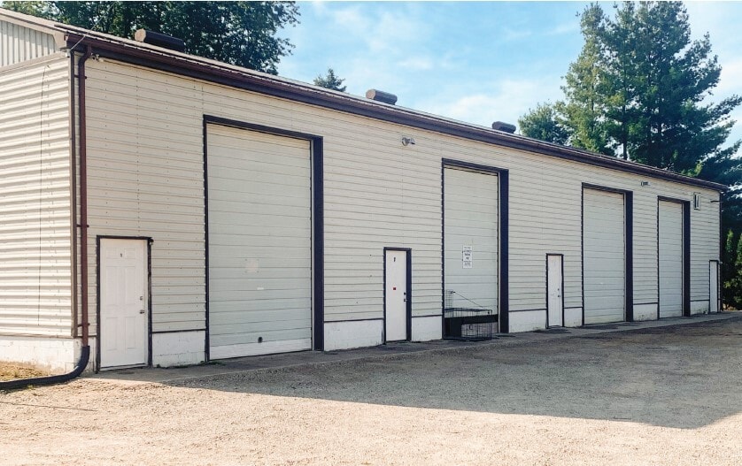 24637 – 24643 MELBOURNE ROAD portefeuille de 3 propriétés à vendre sur LoopNet.ca - Photo du bâtiment - Image 3 de 3