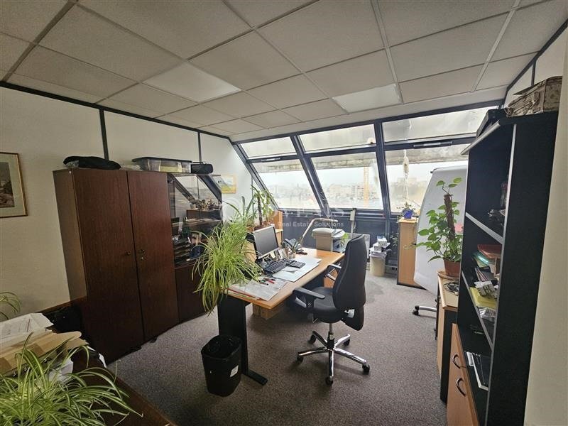 Office in Pantin for lease Interior Photo- Image 1 of 13