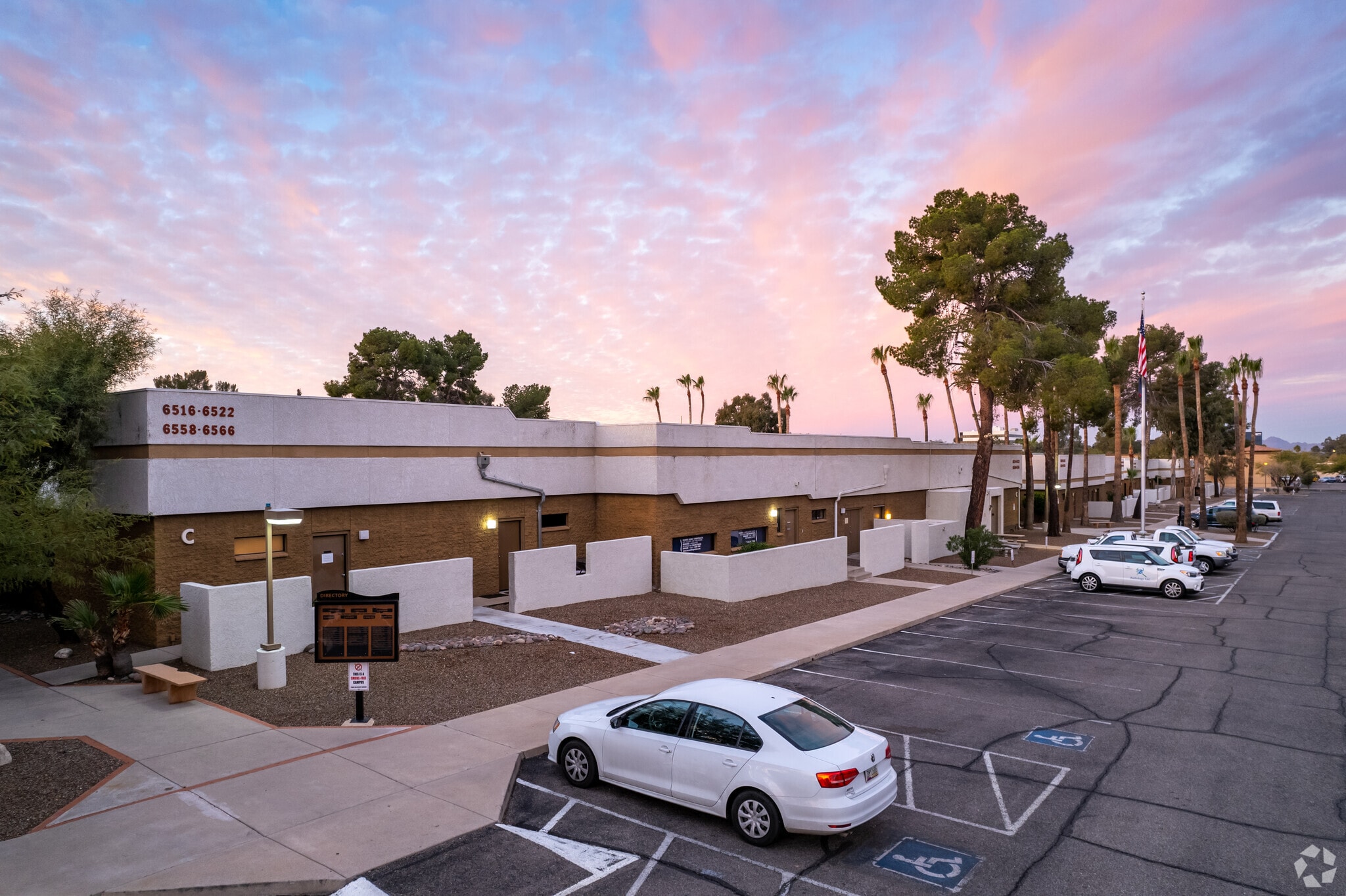 6502-6564 E Carondelet Dr, Tucson, AZ for lease Primary Photo- Image 1 of 19