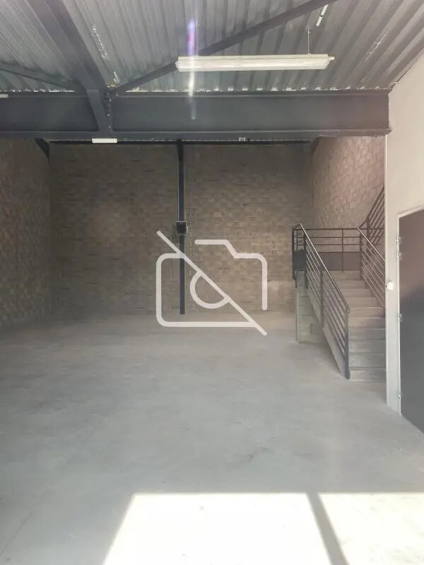 Industrial in Marolles-en-Hurepoix for sale Interior Photo- Image 1 of 4