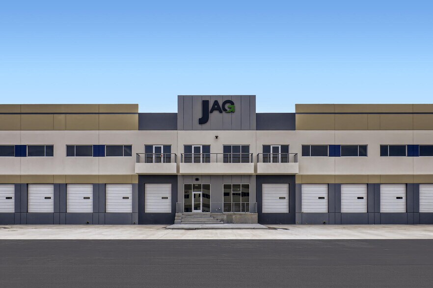 26100-26120 E 68th Ave, Aurora, CO for lease - Building Photo - Image 1 of 17