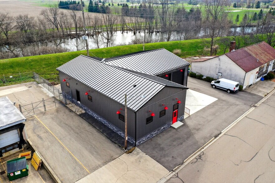 320 S 1st St, Tipp City, OH à louer - Photo du bâtiment - Image 3 de 24