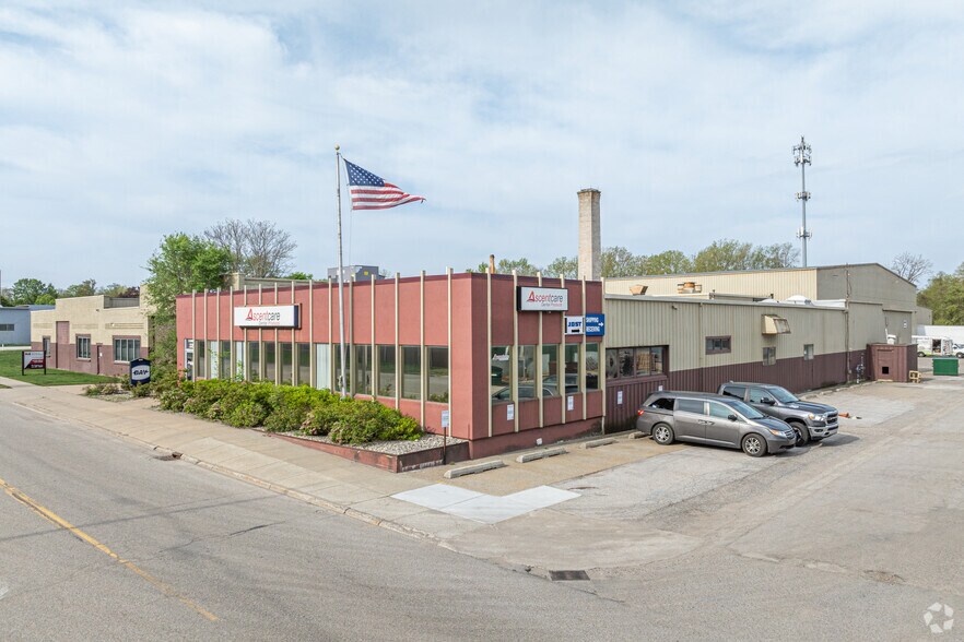 335 N Griffin St, Grand Haven, MI for lease - Building Photo - Image 2 of 6