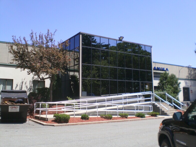 200-280 W Cummings Park, Woburn, MA for lease - Building Photo - Image 2 of 20