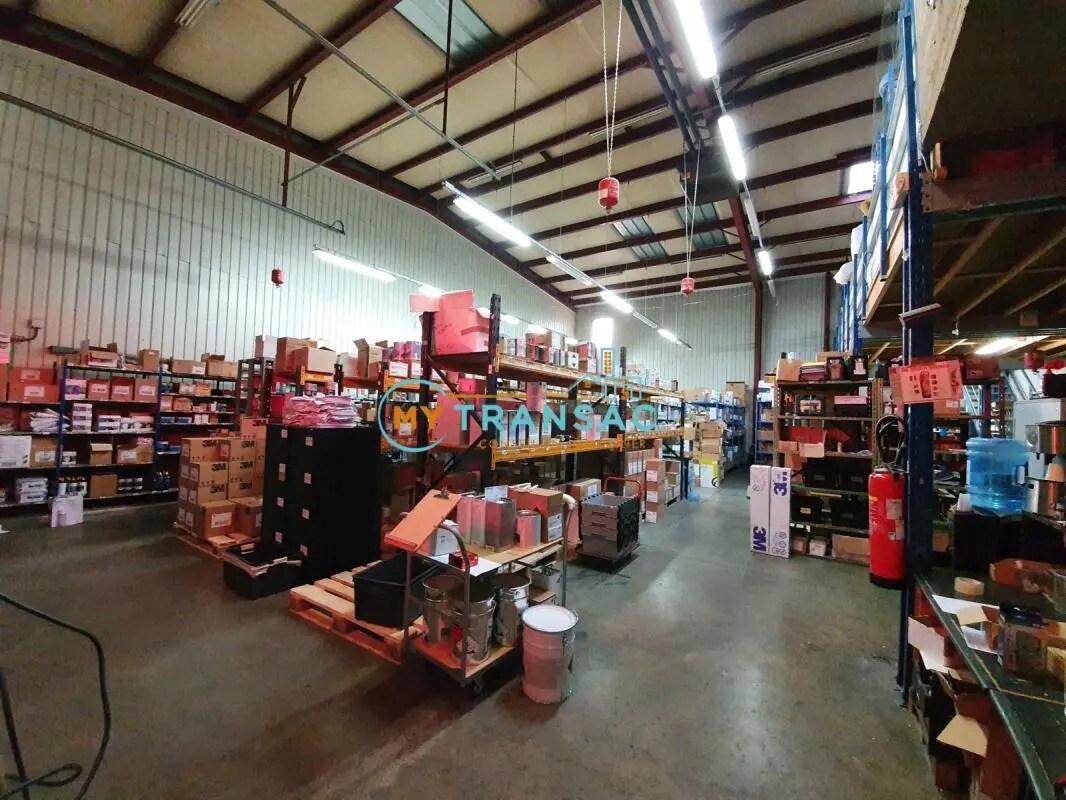 Flex in Les Pavillons-sous-Bois for lease Interior Photo- Image 1 of 4