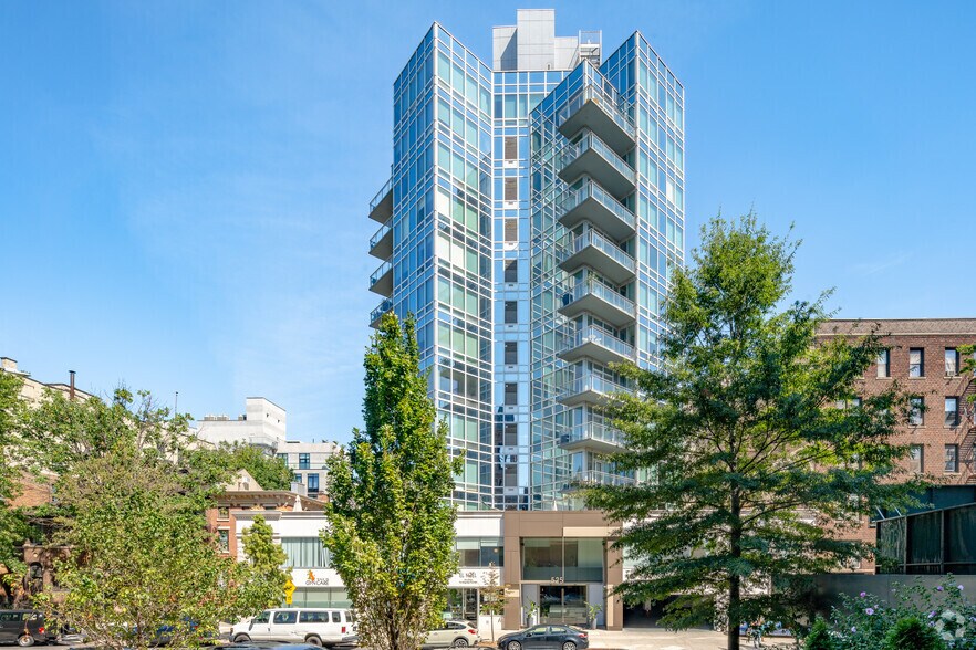 525 Clinton Ave, Brooklyn, NY for lease - Building Photo - Image 2 of 4