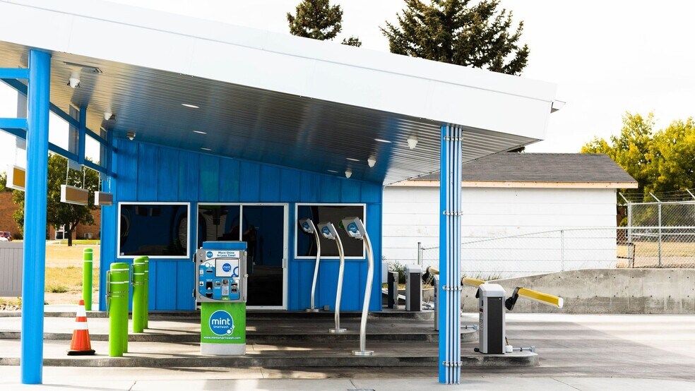 1380 22 St SE, Medicine Hat, AB for sale - Building Photo - Image 3 of 6