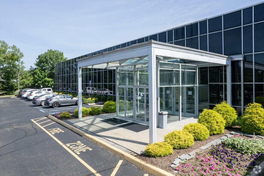 535 E Crescent Ave, Ramsey, NJ à louer - Photo du bâtiment - Image 3 de 5