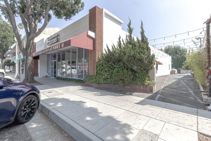 2040-2050 Huntington Dr, San Marino, CA à vendre - Photo du bâtiment - Image 3 de 22