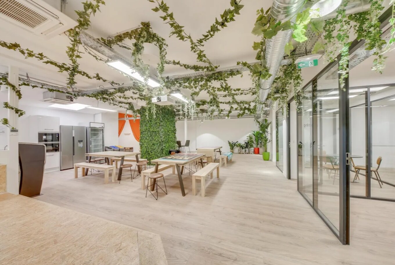 Office in Paris for sale Interior Photo- Image 1 of 3