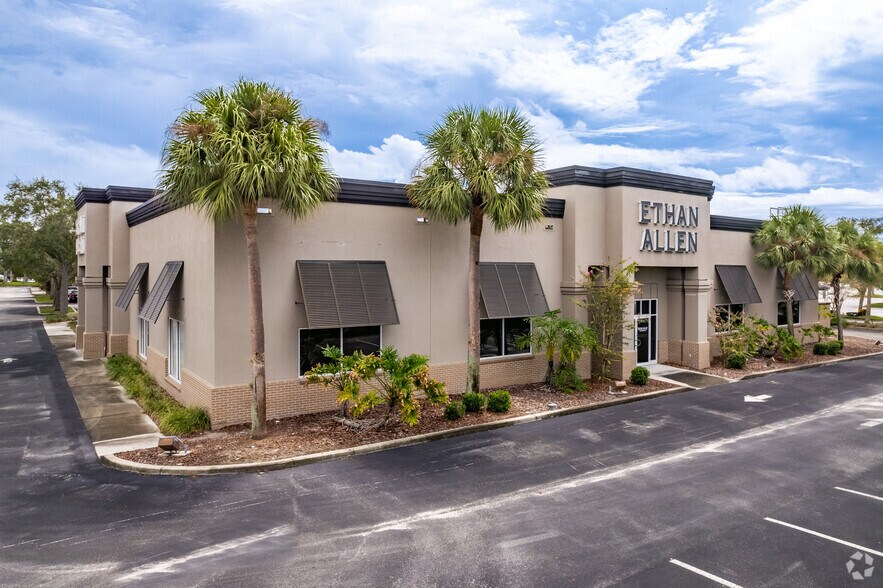 12675 Citrus Plaza Dr, Tampa, FL à louer - Photo du bâtiment - Image 2 de 12