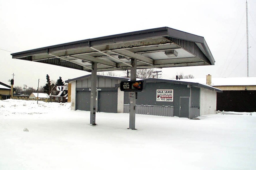 22411 S Chrysler Ave, Hazel Park, MI for sale - Building Photo - Image 2 of 5