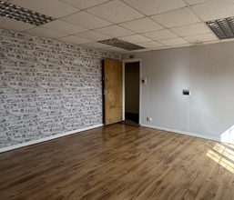 Dormans Park Rd, East Grinstead for lease Interior Photo- Image 1 of 1