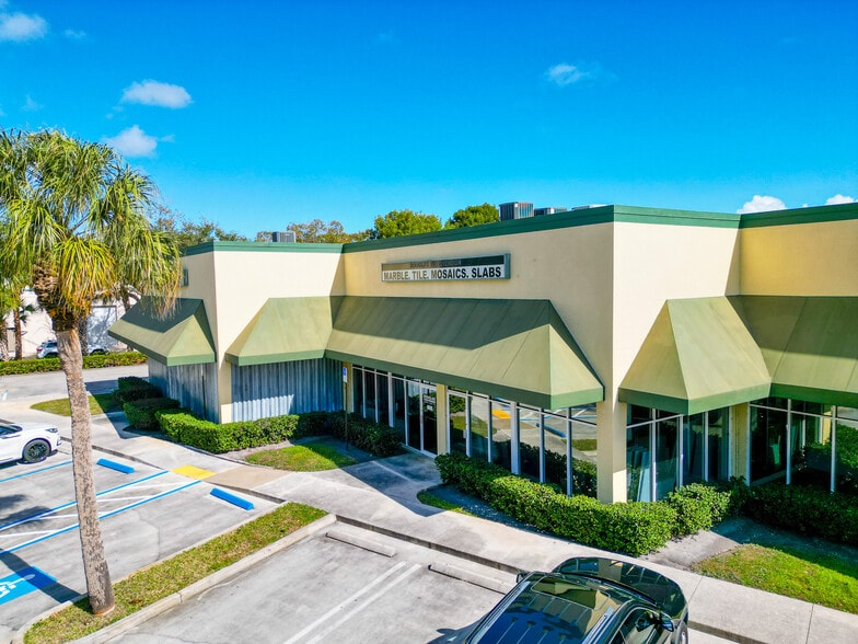1001 Jupiter Park Dr, Jupiter, FL for lease - Building Photo - Image 3 of 11