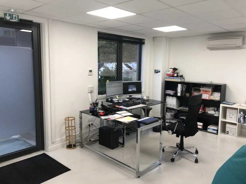 12 Chemin Des Gorges, Dardilly for lease - Interior Photo - Image 2 of 10