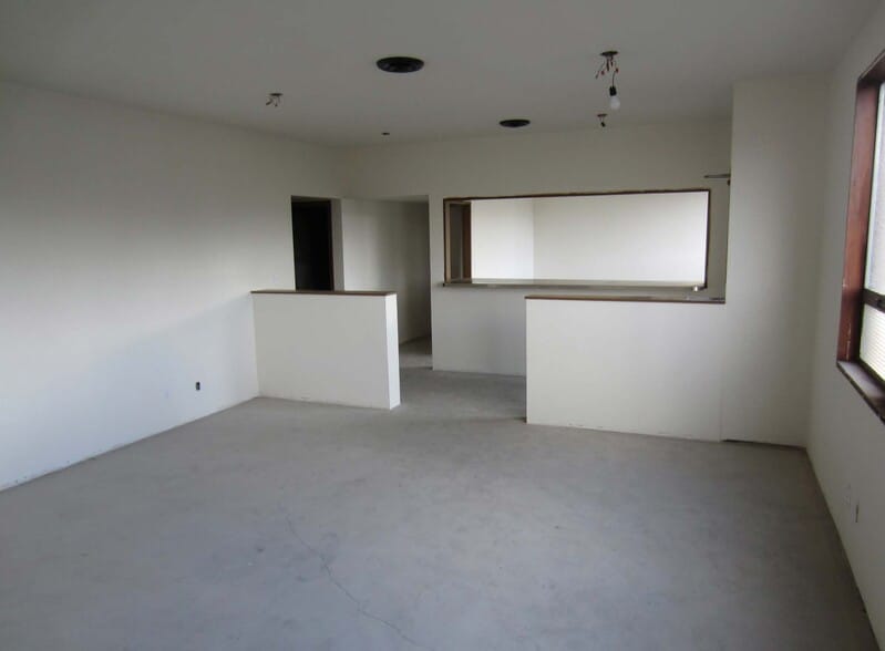 2310-2324 NE 82nd Ave, Portland, OR for lease - Building Photo - Image 2 of 5