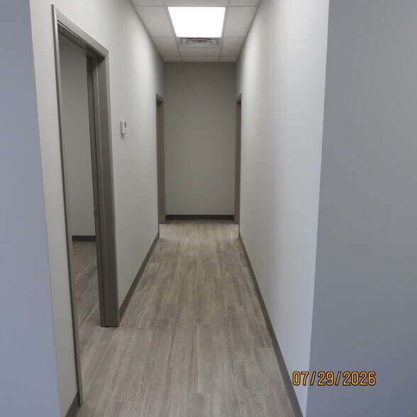 5710 Clarewood Dr, Houston, TX à louer - Photo du bâtiment - Image 2 de 14