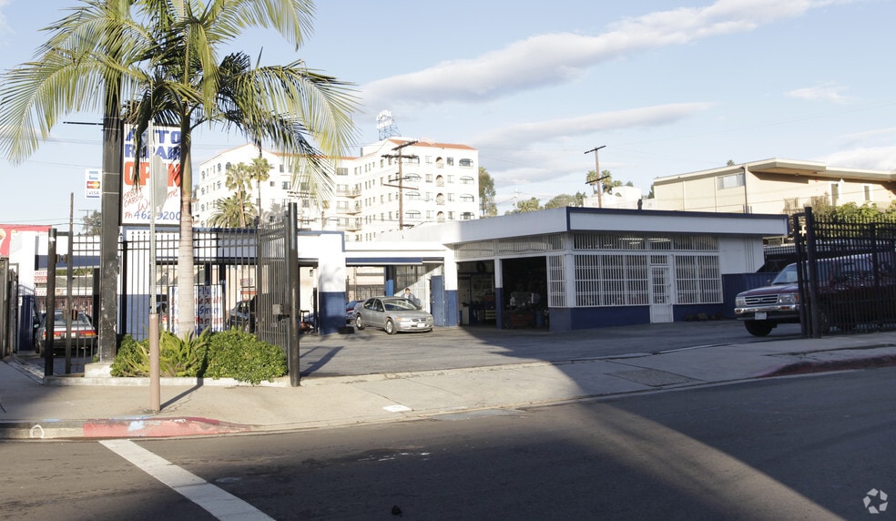 6201 Franklin Ave, Los Angeles, CA à louer - Photo du bâtiment - Image 1 de 4