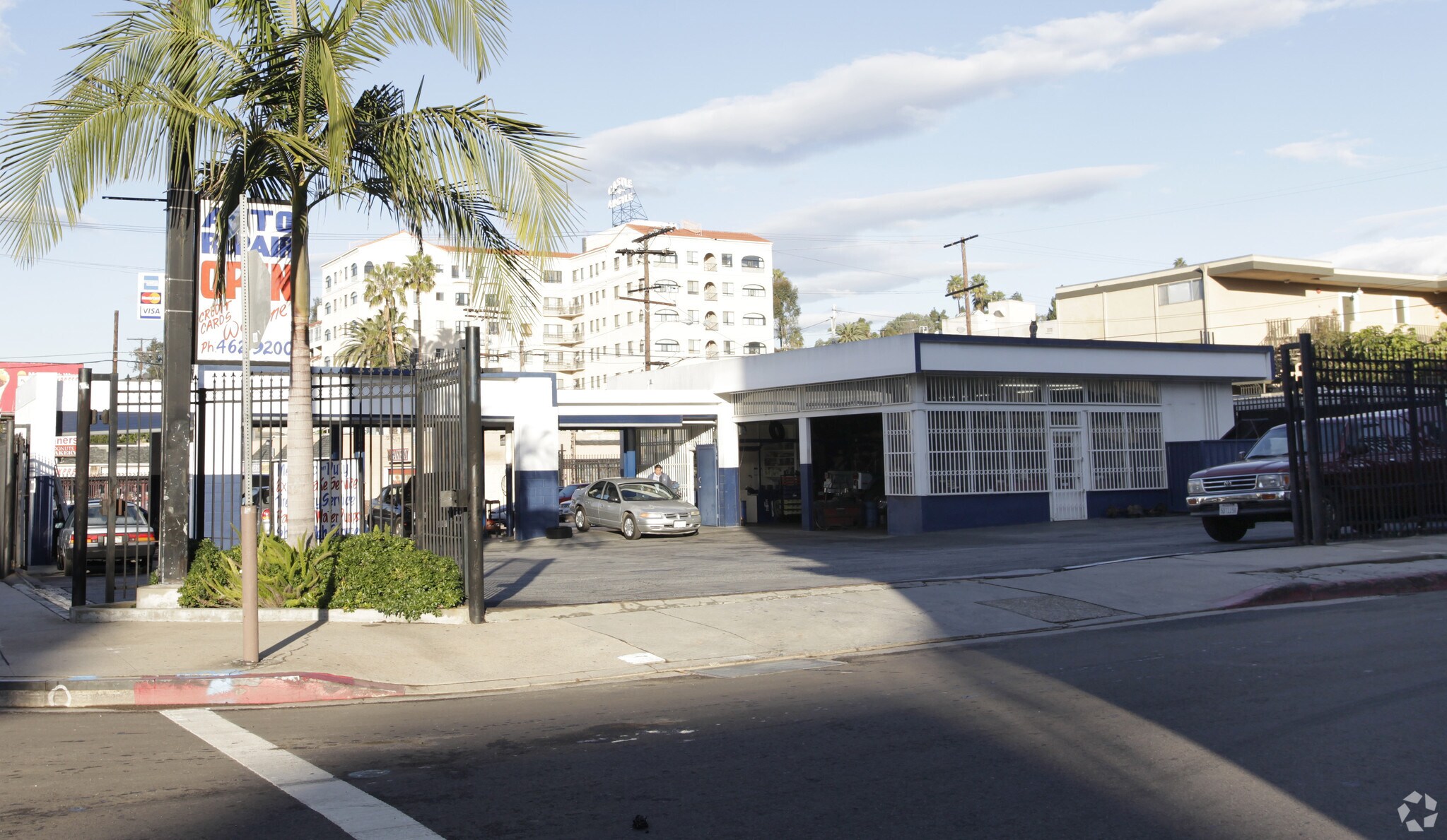 6201 Franklin Ave, Los Angeles, CA à louer Photo du bâtiment- Image 1 de 5