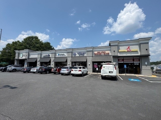 4468 Chamblee Dunwoody Rd, Atlanta, GA for lease Building Photo- Image 1 of 6