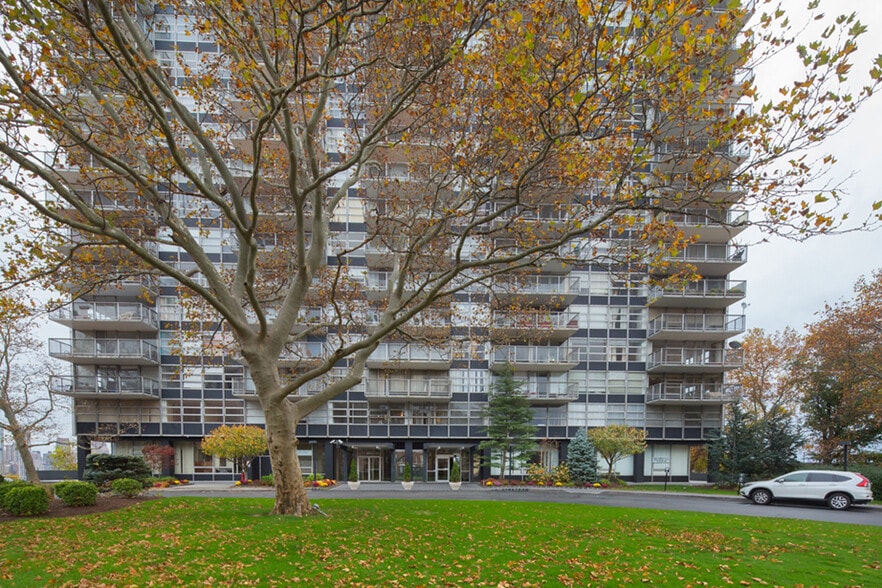 6050 Kennedy Blvd E, West New York, NJ for sale - Building Photo - Image 3 of 11