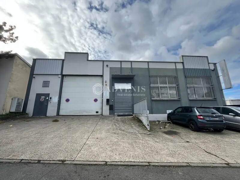 Flex in Montreuil for lease Building Photo- Image 1 of 6