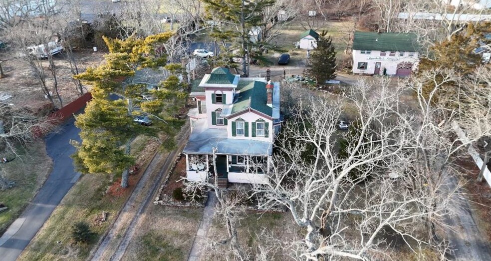 449 Montauk Hwy, East Moriches, NY à vendre - Photo du bâtiment - Image 3 de 8