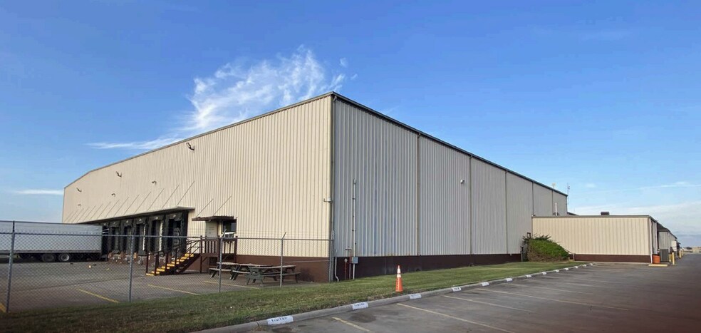 1801 East Haggar Ave, Weslaco, TX à louer - Photo du bâtiment - Image 2 de 28