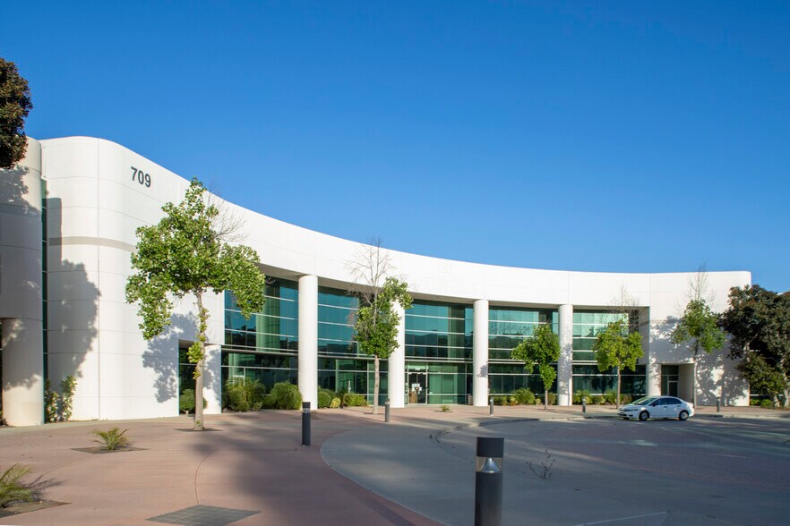 709 Science Dr, Moorpark, CA à louer - Photo principale - Image 2 de 15