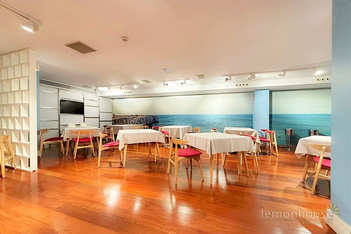 Madrid, MAD 28036 - Unité Puerta A -  - Photo intérieure - Image 1 of 10