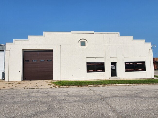Plus de détails pour 702 S Delaware Ave, Mason City, IA - Local d'activités à louer