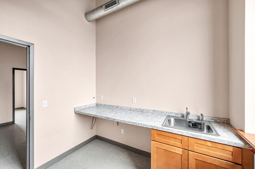 306 Race St, Holyoke, MA à louer - Photo du bâtiment - Image 3 de 6