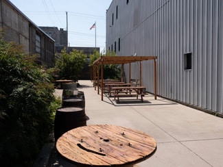 Plus de détails pour 794 Pine St, Muskegon, MI - Commerce de détail à vendre