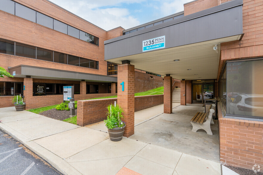 1235 Penn Ave, Wyomissing, PA for lease - Building Photo - Image 3 of 12