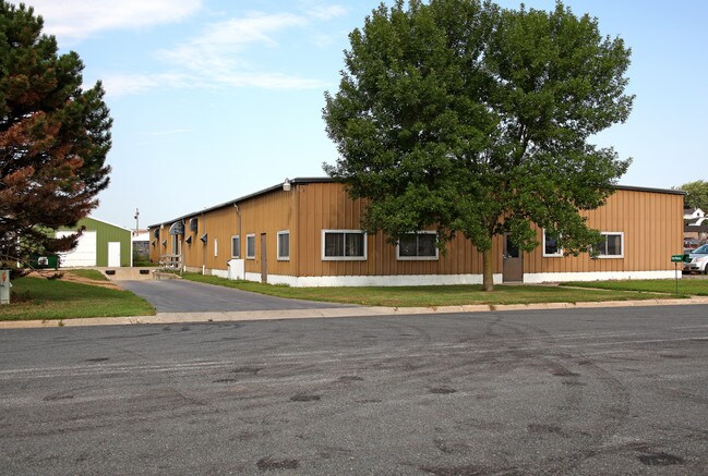 Plus de détails pour 820 Pine St S, Waconia, MN - Industriel à louer