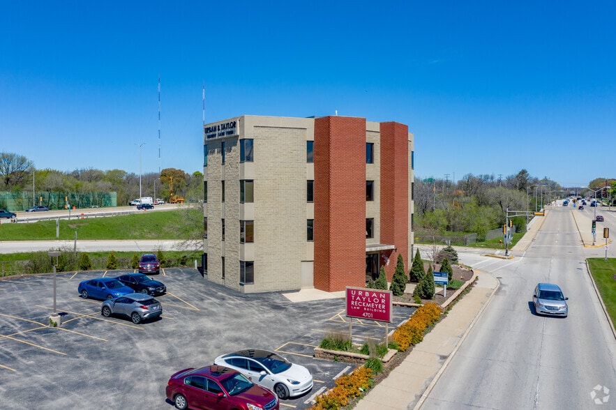 4701 N Port Washington Rd, Glendale, WI à vendre - Photo du bâtiment - Image 1 de 10