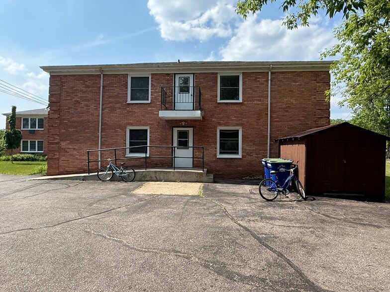 3701 Robert Pl, Stevens Point, WI à vendre - Photo du bâtiment - Image 3 de 9