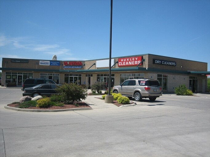 1100 N Hickory Blvd, Pleasant Hill, IA à louer - Photo du bâtiment - Image 2 de 4