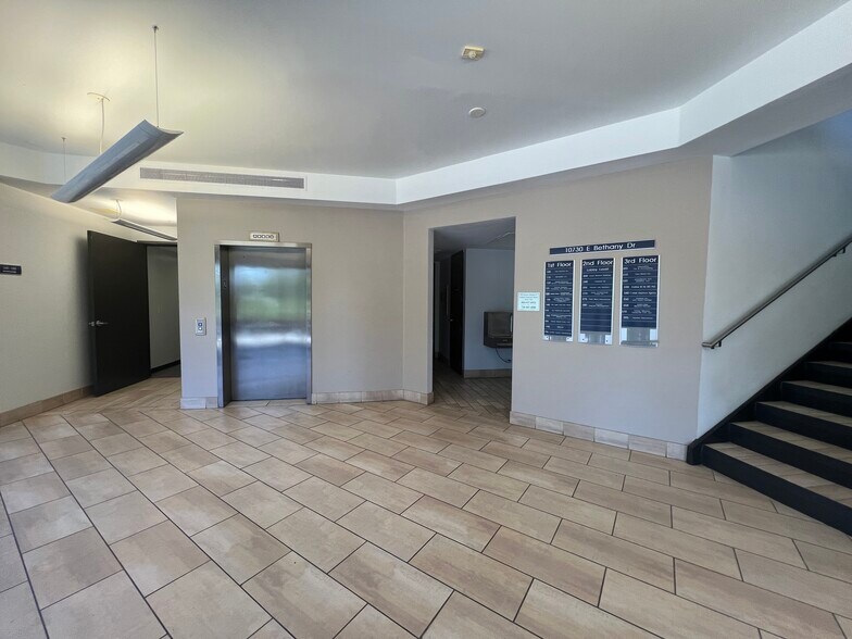 10730 E Bethany Dr, Aurora, CO à louer - Photo intérieure - Image 2 de 14