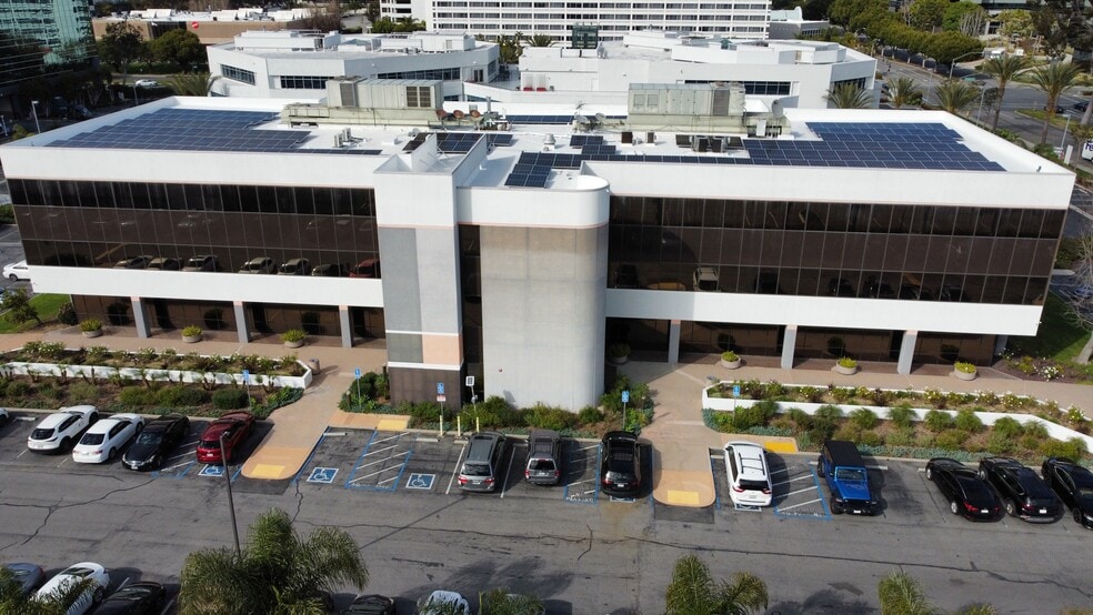 201 Continental Blvd, El Segundo, CA à louer - Photo du bâtiment - Image 2 de 9