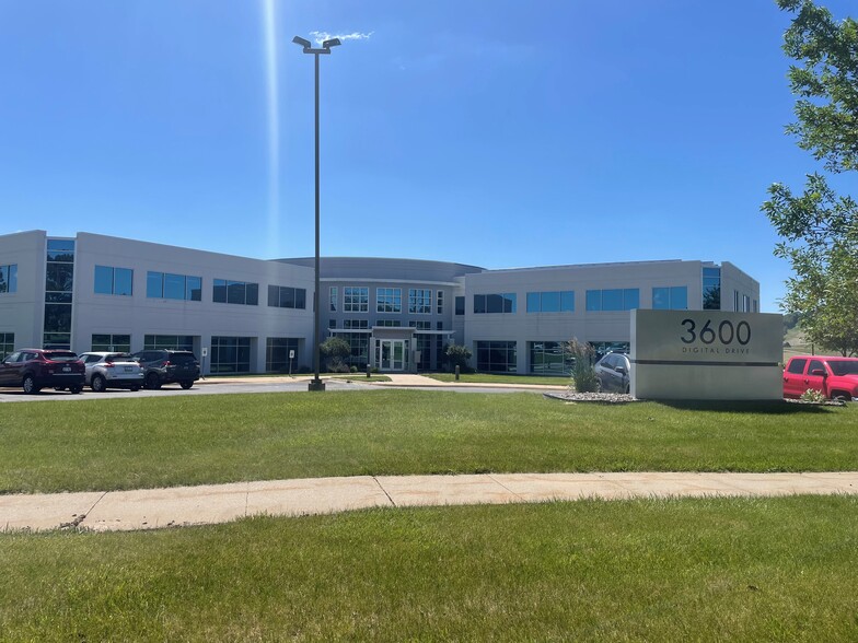 3600 Digital Dr, Dubuque, IA for lease - Building Photo - Image 1 of 10