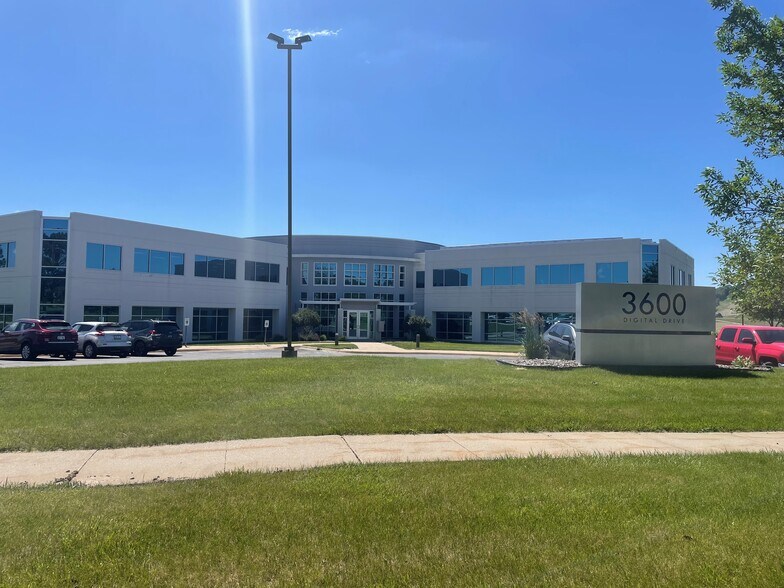 3600 Digital Dr, Dubuque, IA à vendre - Photo du bâtiment - Image 1 de 16