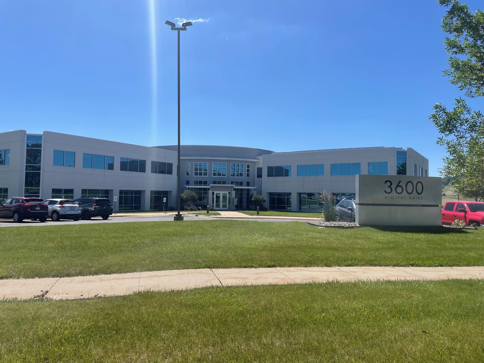 3600 Digital Dr, Dubuque, IA à vendre Photo du bâtiment- Image 1 de 17