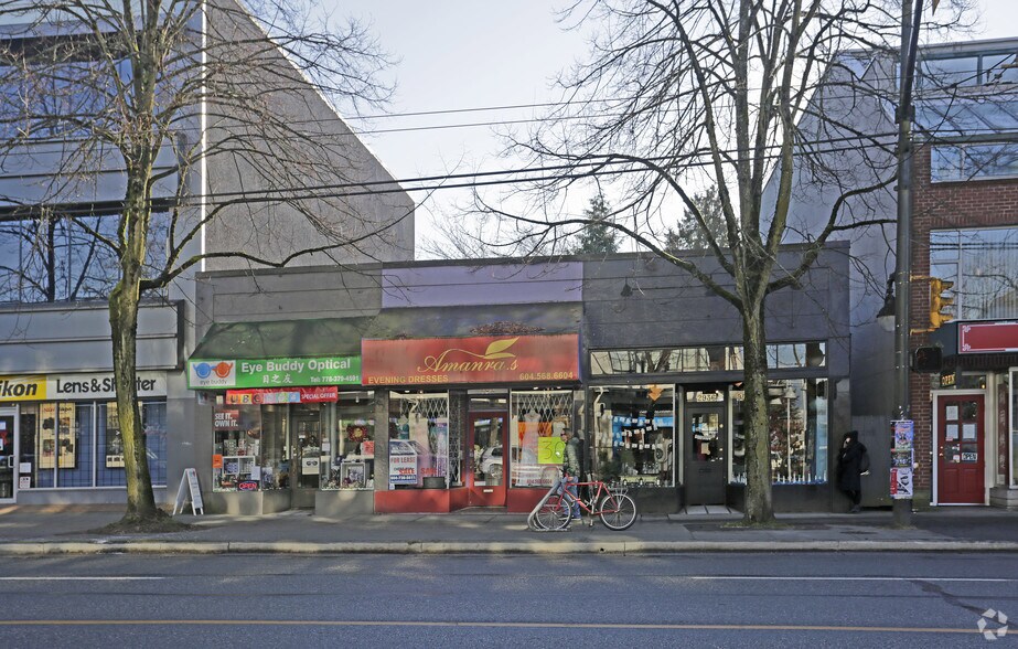 2932 Broadway W, Vancouver, BC à vendre - Photo du bâtiment - Image 2 de 5