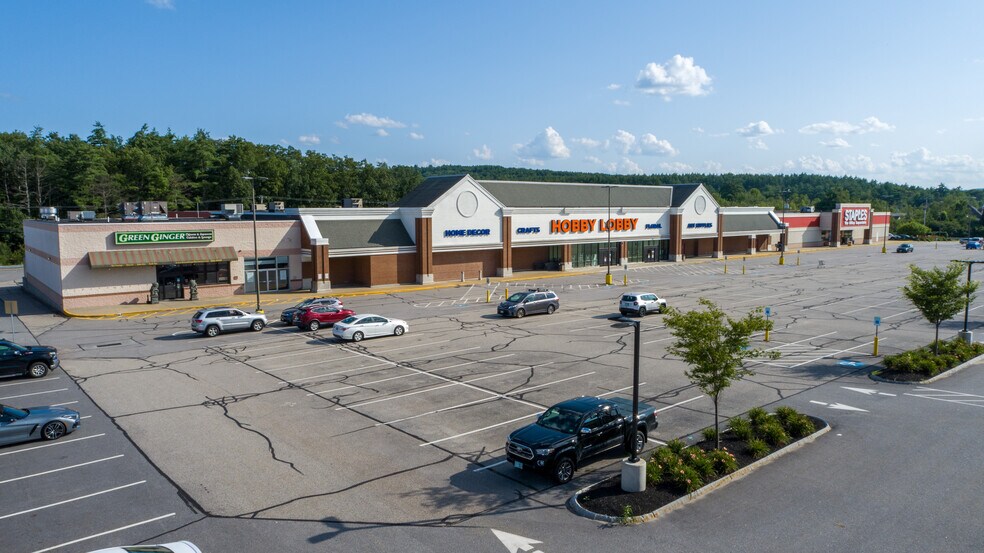 75 Laconia Rd, Tilton, NH à louer - Photo du bâtiment - Image 2 de 9