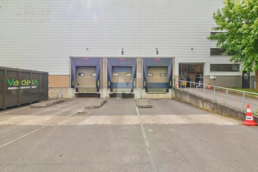 Industriel dans Saint-Michel-sur-Orge à louer - Photo du bâtiment - Image 3 de 13