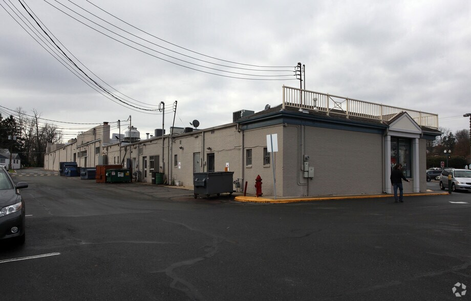 140-180 Maple Ave W, Vienna, VA à louer - Photo du bâtiment - Image 2 de 3