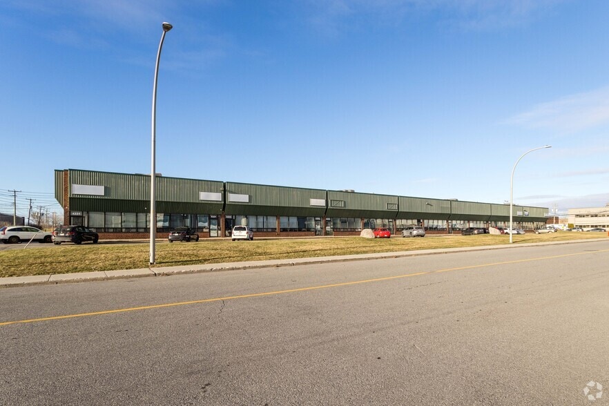 4201-4331 Rue Garand, Montréal, QC à louer - Photo du bâtiment - Image 3 de 5