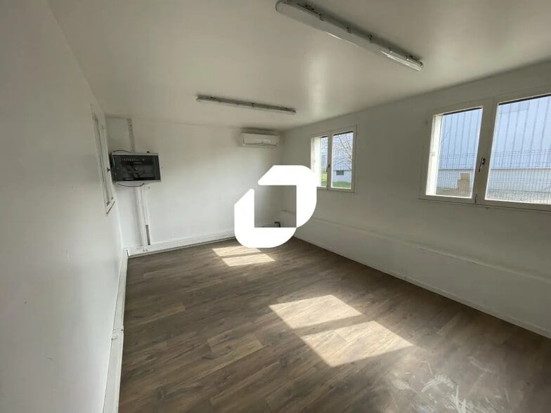 Flex in Reims for lease - Building Photo - Image 3 of 14